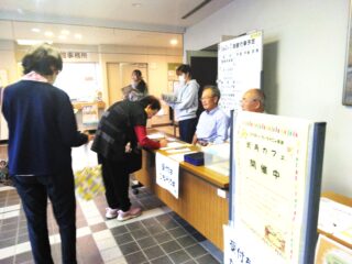 R8.10.24 街角カフェ